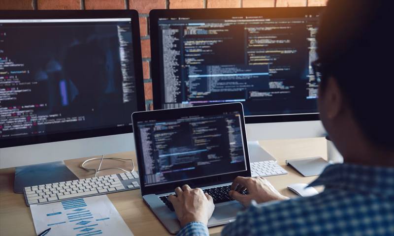 数据科学选型:R与Python如何赋能和硕县网站建设?